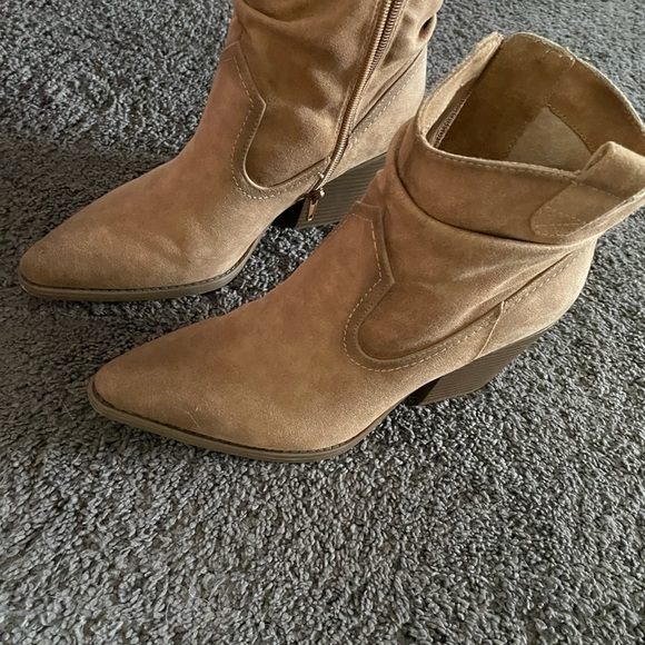 Cute rustic booties- size 8 - Picture 7 of 8
